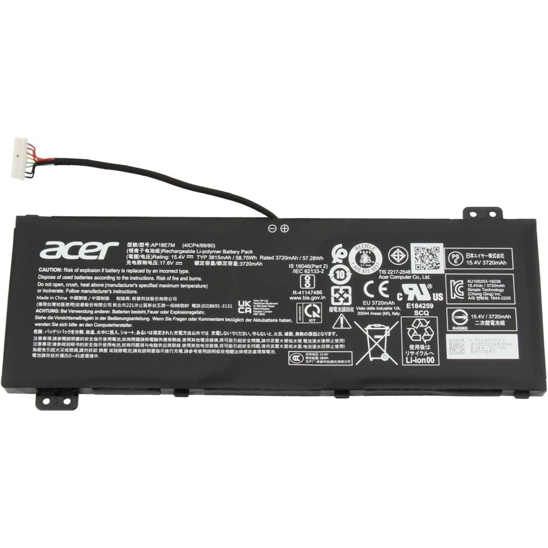 Cette batterie rechargeable combine une capacite annoncee de 3815 mAh et une tension annoncee de 15,4 V